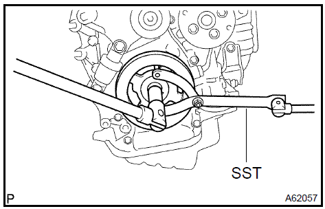 c. Turn the crankshaft counterclockΩise and disconnect the