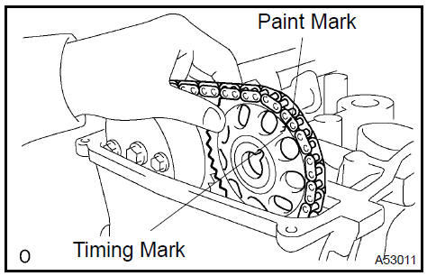 b. Raising the camshaft, temporarily tighten the sprocket