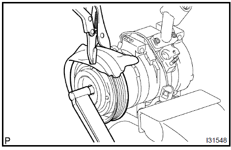 11. INSPECT MAGNETIC CLUTCH CLEARANCE