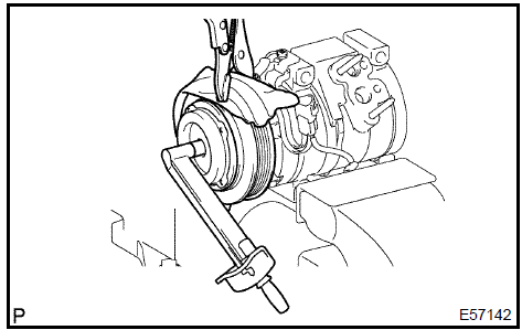 10. INSPECT MAGNETIC CLUTCH CLEARANCE