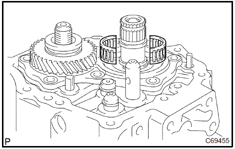 Remove 5th gear needle roller bearing