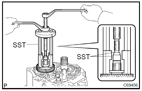 Remove 5th driven gear