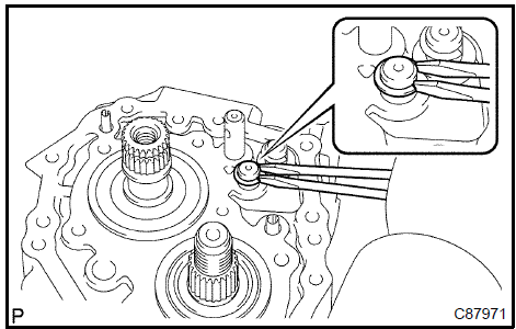 b. Using 2 screw drivers and a hammer, remove the shift fork