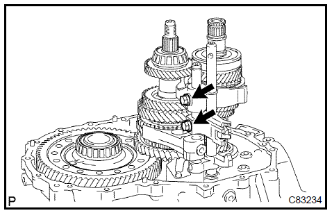 b. Remove the gear shift fork shaft No.2 and gear shift head