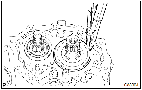 Install input shaft rear bearing shaft snap ring