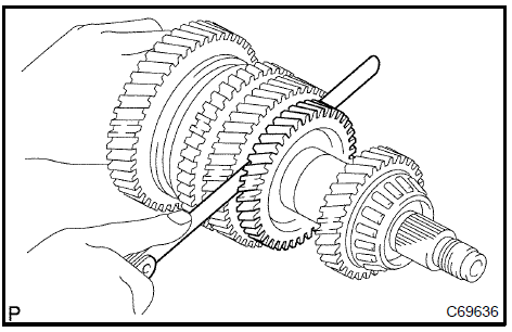  Inspect 1st gear thrust clearance