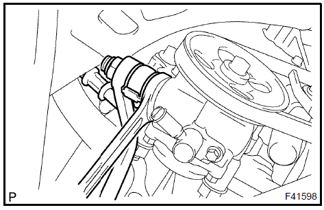 Disconnect pressure feed hose