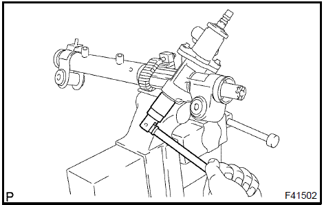 b. Using SST, hold the control valve and remove the nut.SST 09616−00011