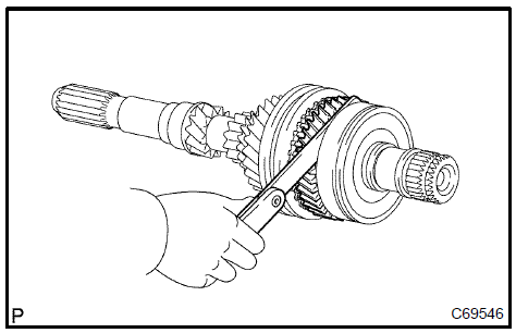 Inspect 4th gear thrust clearance