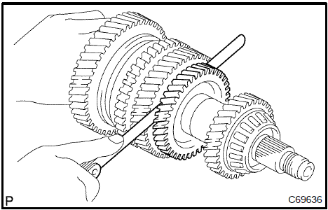  Inspect 1st gear thrust clearance