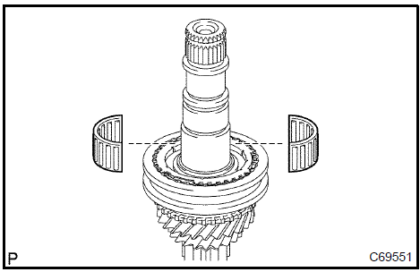 Install 4th gear needle roller bearing