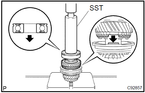 b. Select a snap ring so that the clearance between the Input