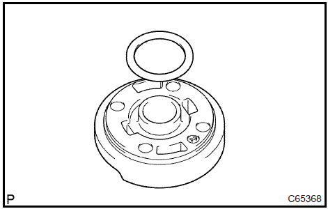 c. Remove the O−ring from the vane pump housing front.