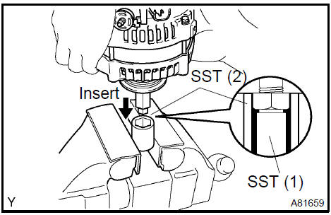 d. To loosen the pulley nut, turn SST (1−A) in the direction