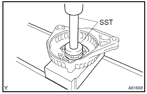 b. Install the retainer plate with the 4 screws.Torque: 2.3