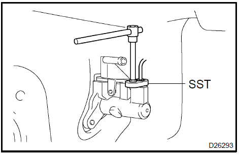 Connect clutch master cylinder to flexible hose tube