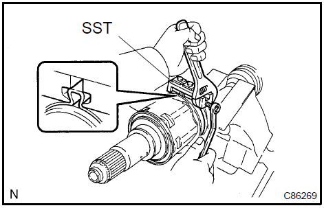 5. Using SST, measure the clearance of the inboard