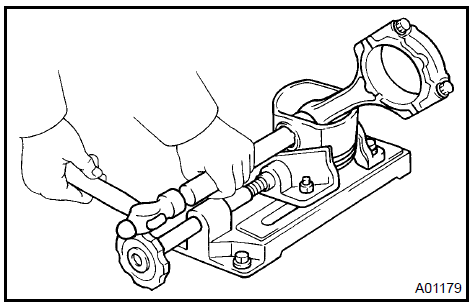 8. INSPECT CRANKSHAFT THRUST CLEARANCE