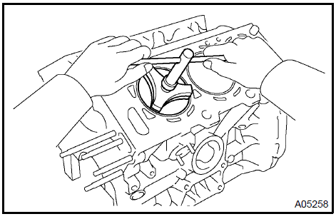 Remove piston sub-assy W/connecting rod