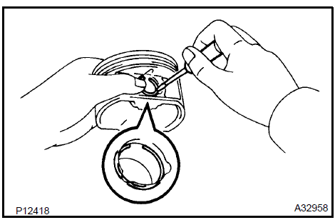  Install piston pin hole snap ring